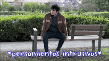 a man is sitting on a park bench with the words " pensamientos intrusivos " written below him
