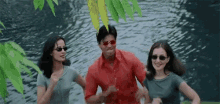 Shah Rukh Kha Juhi Chawla GIF - Shah Rukh Kha Juhi Chawla Red Chillies Entertainment GIFs