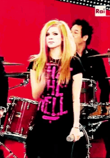 Avril Lavigne Blow Kiss GIF - Avril Lavigne Blow Kiss Kiss GIFs