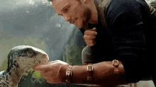 Jurassic World2 Cuddle GIF - Jurassic World2 Cuddle Chris Pratt GIFs