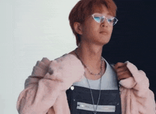 Shoulders With Glasses Onew Shinee GIF