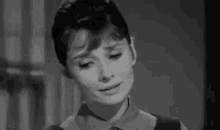 одри хепбёрн рукалицо отчаяние GIF - Audrey Hepburn Facepalm Annoyed GIFs