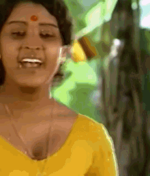 Mallu Woman Blouse And Lungi GIF - Mallu Woman Blouse And Lungi GIFs