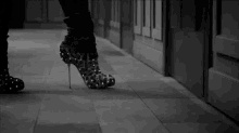 Topuklu Ayakkabı GIF - Topuklu Ayakkabi GIFs