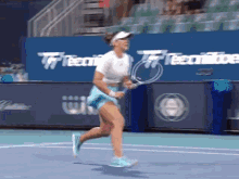 Bianca Andreescu Splits GIF - Bianca Andreescu Splits Tennis GIFs