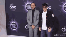 posing serious picture time pete wentz rivers cuomo