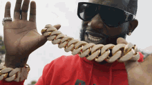 Cuban Link Chain Gucci Mane GIF - Cuban Link Chain Gucci Mane Dissin The Dead Song GIFs