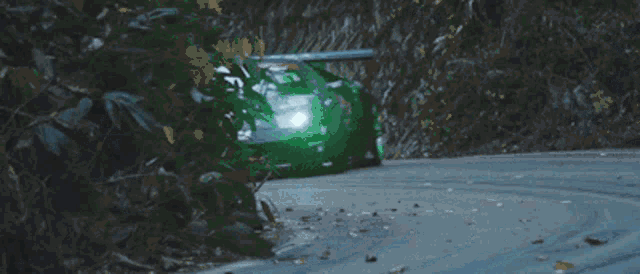 Une Lamborghini Murcielago affronte une Ford Mustang dans une