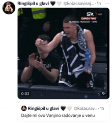 a screenshot of ringispil u glavi applauding a basketball game