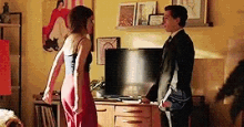 Spiderman Homecoming Aunt May GIF - Spiderman Homecoming Aunt May Dance GIFs