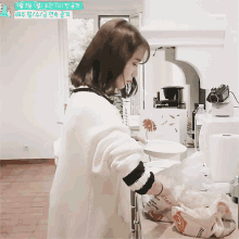Yoona Kitchen GIF - Yoona Kitchen Preparing Food GIFs