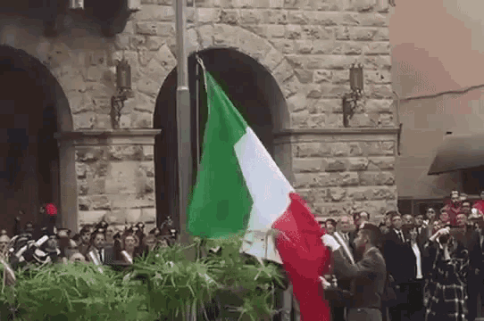 bandera italiana ondeando gif