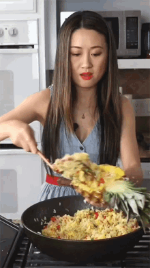 Serving Cooking Bomb GIF - Serving Cooking Bomb Hawaiian Food GIFs