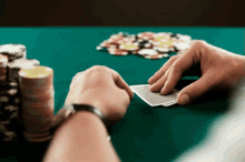 Poker GIF - Poker Cards Peek GIFs