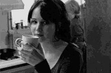 Jennifer Lawrence Drinking GIF - Jennifer Lawrence Drinking Coffee GIFs