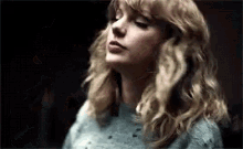 Taylor Swift Headphone On GIF - Taylor Swift Headphone On Listening To Music GIFs