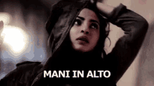 Mani In Alto E' Una Rapina Alza Le Mani GIF - Hands Up Its A Robbery Put Your Hands Up GIFs