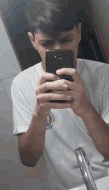 Selfie Cellphone GIF - Selfie Cellphone What The GIFs