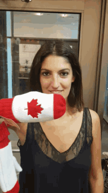 Pouce Canada GIF - Pouce Canada Laurie GIFs