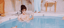 Cleopatra Elizabeth Taylor GIF - Cleopatra Elizabeth Taylor Bath GIFs