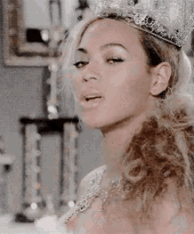 Beyonce Crown GIF - Beyonce Crown Attitude GIFs