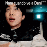 a close up of a person 's face with the words nam cuando ve a dani written on the bottom