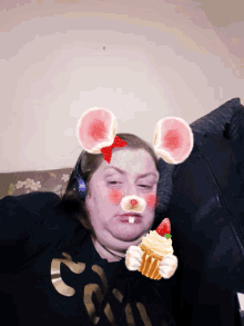Selfie Eat GIF - Selfie Eat Cupcake GIFs