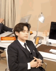 Boss Taehyung Taehyung Sitting GIF - Boss Taehyung Taehyung Sitting Taehyung Office GIFs