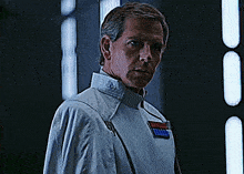 a man in a white uniform with a badge that says ' commander ' on it