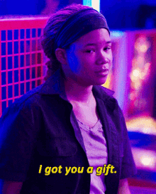 The Last Of Us Riley Abel GIF - The Last Of Us Riley Abel I Got You A Gift GIFs