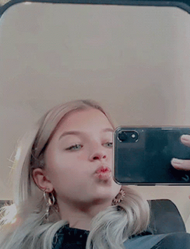 Pretty Joalin Loukamaa GIF - Pretty Joalin Loukamaa Selfie GIFs