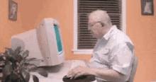 Computer Old Man GIF - Computer Old Man My Computer GIFs
