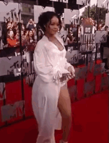 Me Showing Up To My Wedding GIF - Rihanna Leg Bare GIFs