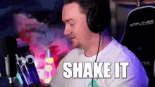 Shake Shake It GIF - Shake Shake It Shaker GIFs