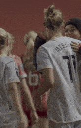 Vivianne Miedema Miedema GIF - Vivianne Miedema Miedema Laura Wienroither GIFs