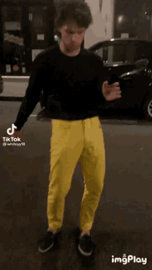 Obw Yellow Pants GIF - Obw Yellow Pants Whiteyy18 GIFs
