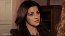 a close up of a woman 's face with the words site mai perroni on the bottom right
