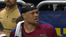 a man wearing a headband and a shirt that says sanitaria