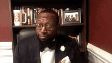 Mike Goodwin Bowtie Comedy GIF - Mike Goodwin Bowtie Comedy I Dont Know GIFs