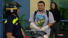 a man holding a bouquet of flowers with dia kata aku comel written on the bottom right
