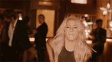 Chantaje Video Musical De Shakira GIF - Shakira Chantaje Video Musical GIFs