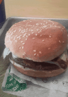 Aandw Mozza Burger GIF - Aandw Mozza Burger Cheeseburger GIFs