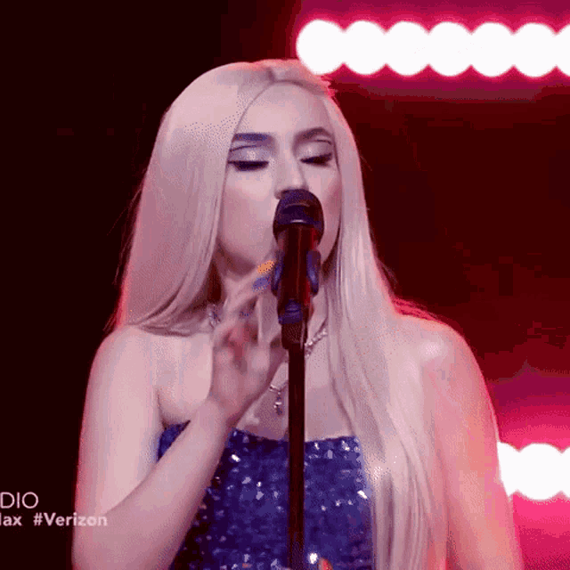 ava-max.gif