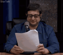 Reading Whats Going On GIF - Reading Whats Going On Script GIFs