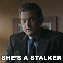 Shes A Stalker Dan Gallagher GIF - Shes A Stalker Dan Gallagher Joshua Jackson GIFs