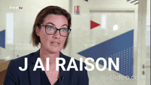 a woman wearing glasses says j ai raison in a video