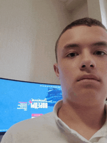 a young man taking a selfie in front of a computer screen that says bocebrp on it
