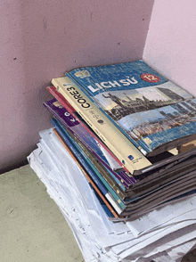 a stack of books including one titled lich su 12