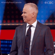 Looking Around Gerry Dee GIF - Looking Around Gerry Dee Family Feud Canada GIFs