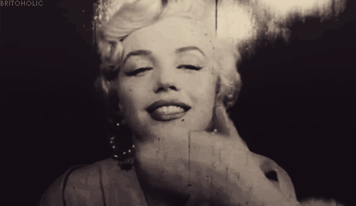 Marilyn GIF - Marilyn Monroe Muah Kiss - Discover & Share GIFs